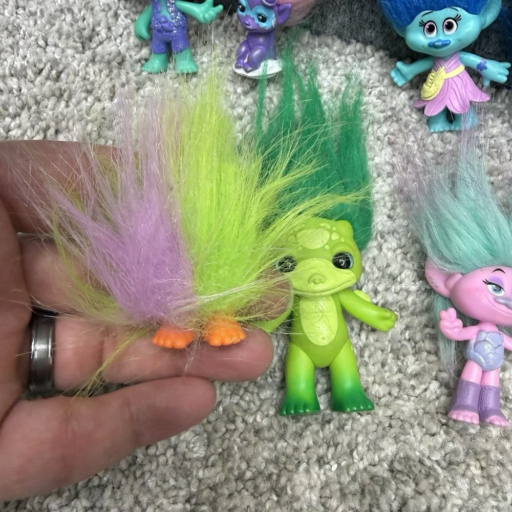Dreamworks Trolls lot toy figures miniatures frog boy girl and other (READ)